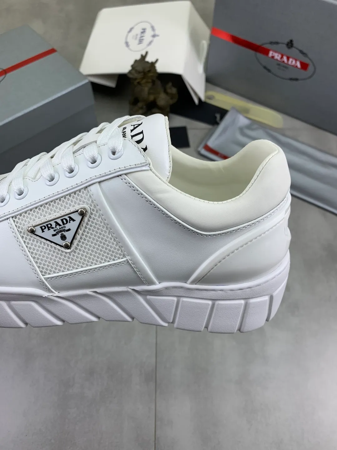 Men's men's shoes P560💰 [Real Price] Popular models are on the official website, 🆘 Trendy brand (Prada) mainly promotes popular models, avant-garde and versatile fashionable men's shoes private version mold opening, cowhide surface splicing 1:1.. Stylish and simple, original imported cowhide lining cowhide feet; the atmosphere and personality are more fashionable, eye-catching and pursuing class. It will subvert the old ideas and be a must-have for fashionistas who want to spend time with you! Must keep it! Tall and comfortable, large and low, high-end quality workmanship. Code number: 38-45 2️⃣optional.